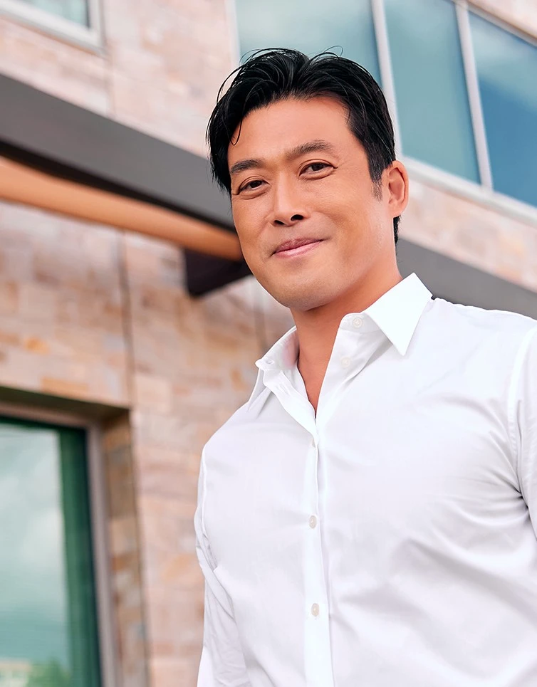 Dr. Shim Ching, MD, plastic surgeon at Asia Pacific Aesthetics in Honolulu